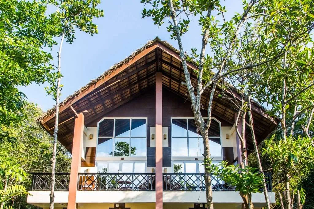 Edgewater Dive & Spa Resort Special