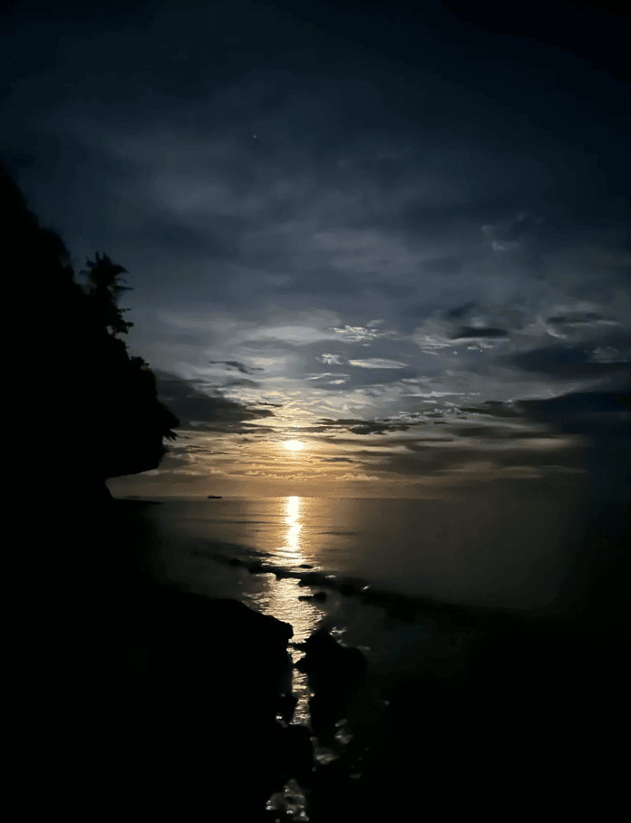 Moonlit beach at Amun Ini