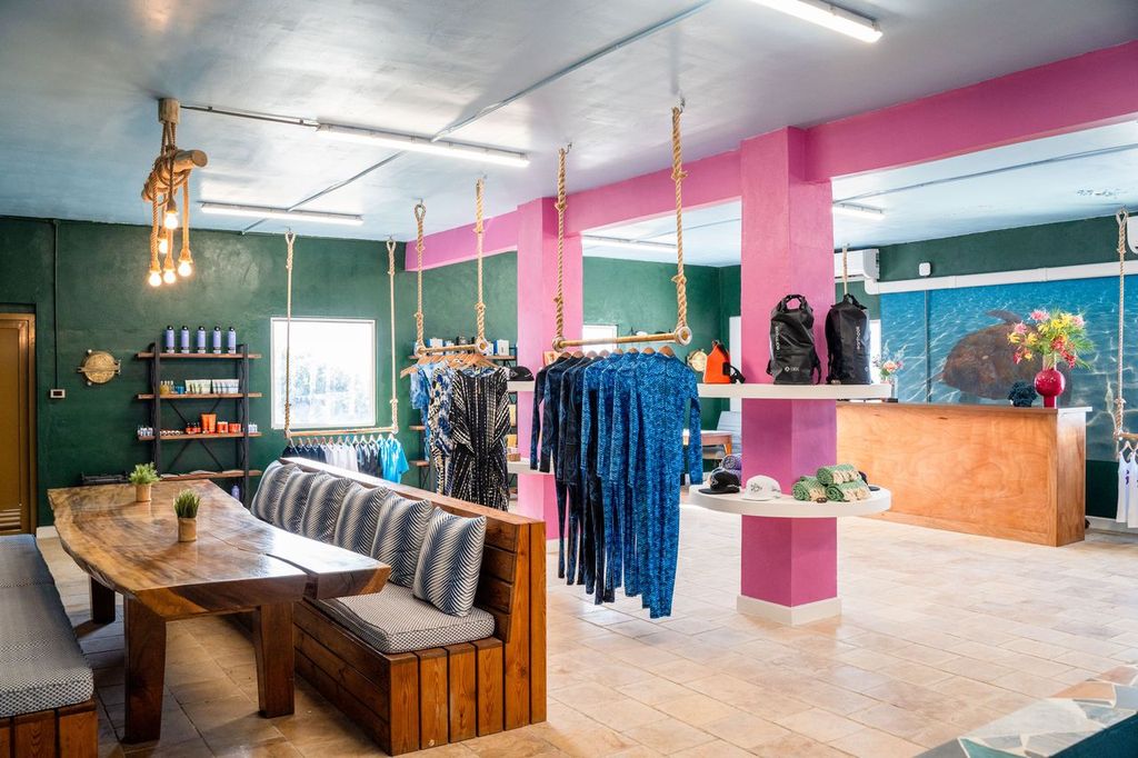 Statia Divers Interior